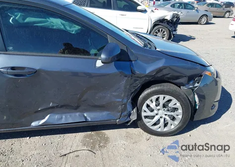 2017 Toyota Corolla Le z USA, uszkodzony, nr VIN 5YFBURHE6HP696608